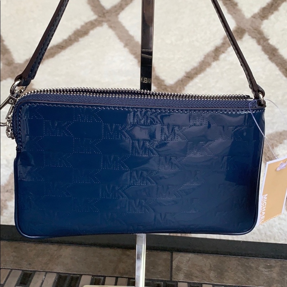 MICHAEL KORS JET SET ITEM LG GUSSET WRISTLET Navy - Picture 13 of 16